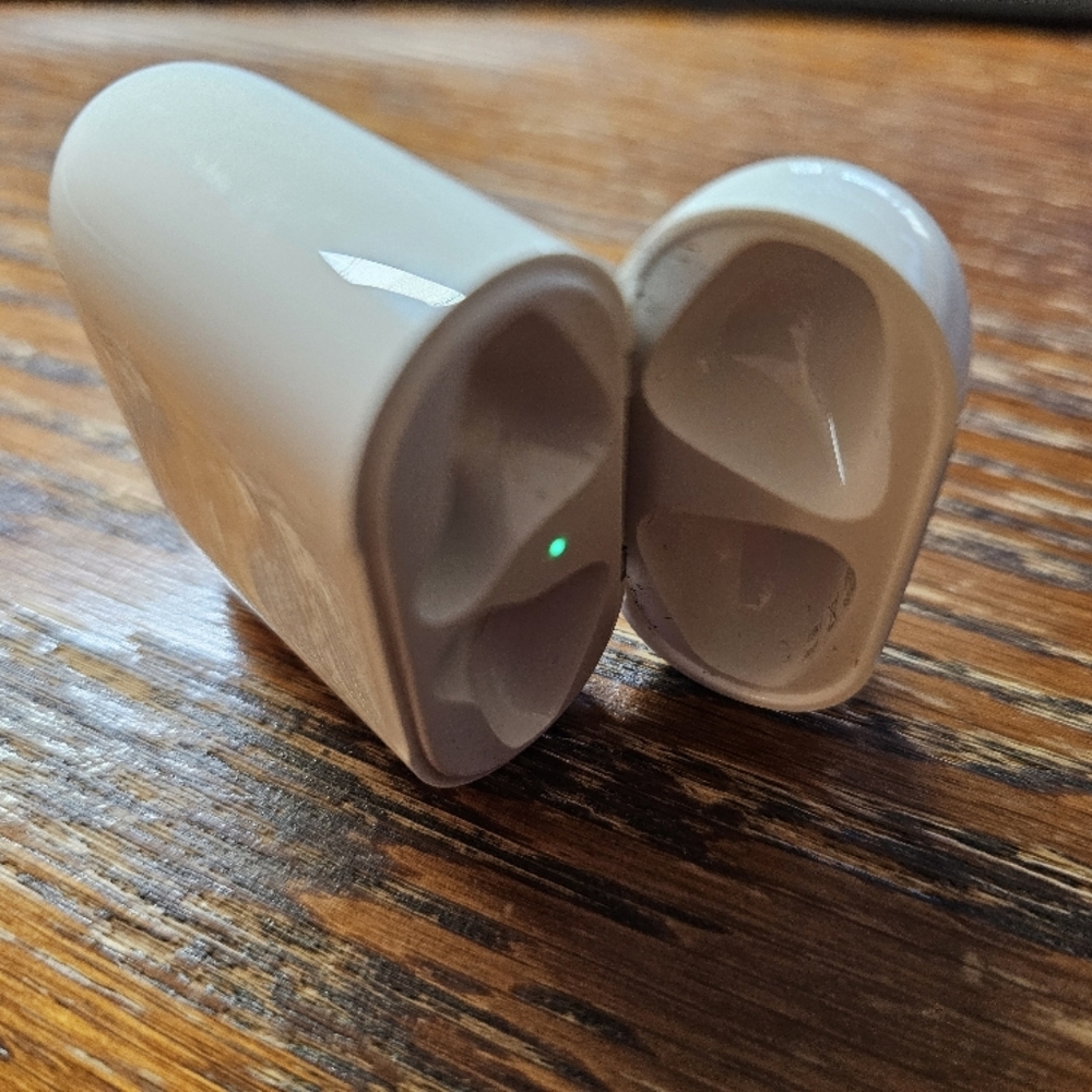 Apple Airpods Charging Case